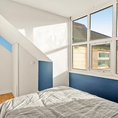 2 Bed Central Hub In Medway Apartment Chatham  Exterior photo