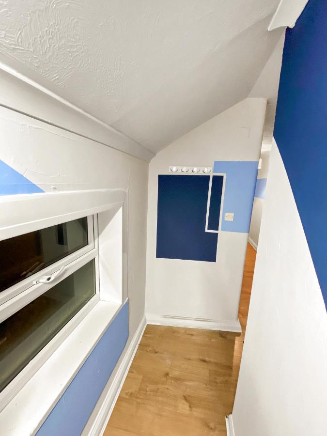 2 Bed Central Hub In Medway Apartment Chatham  Exterior photo