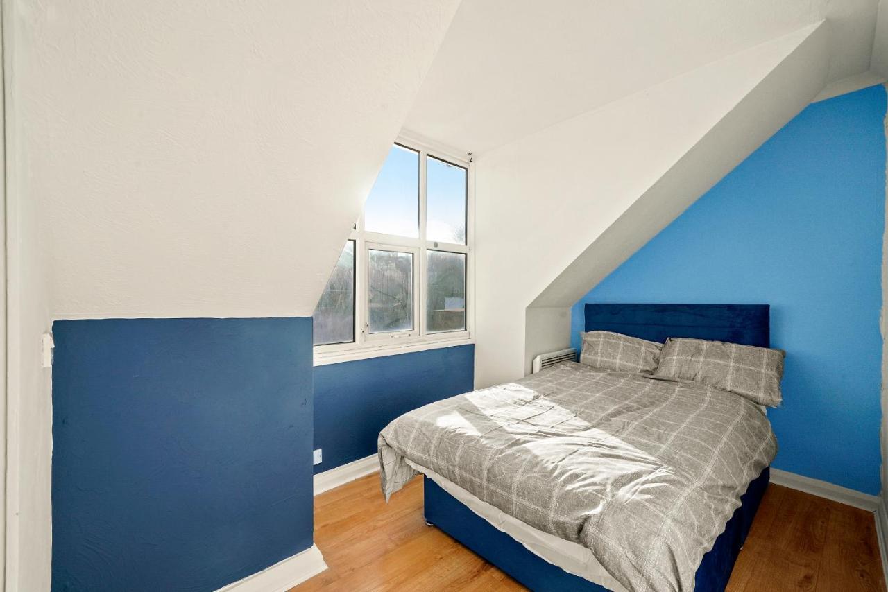 2 Bed Central Hub In Medway Apartment Chatham  Exterior photo