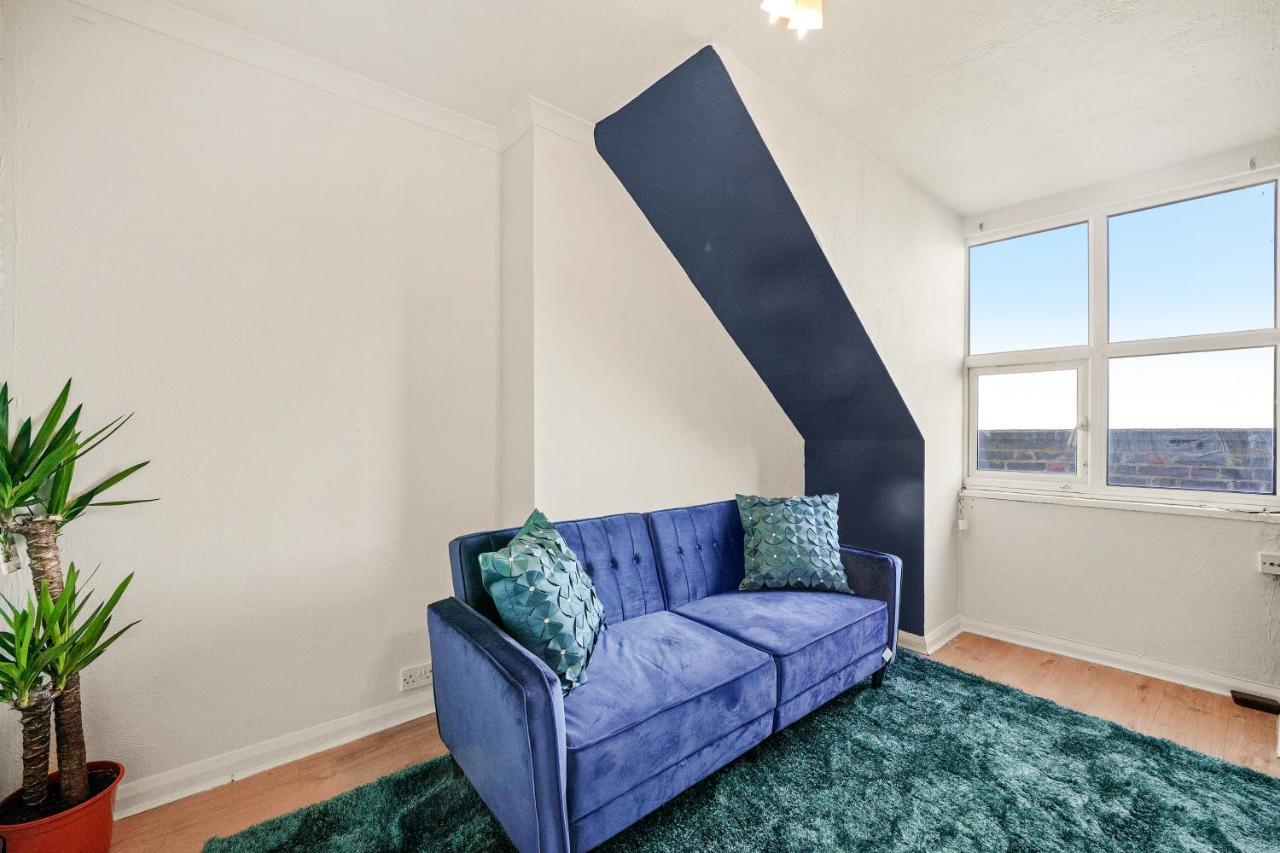2 Bed Central Hub In Medway Apartment Chatham  Exterior photo