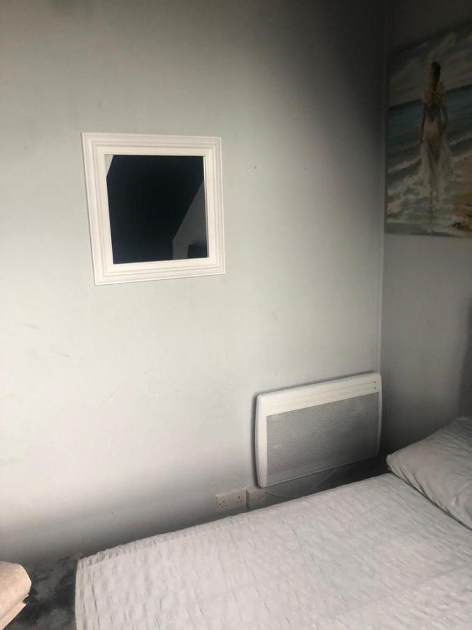 2 Bed Central Hub In Medway Apartment Chatham  Exterior photo